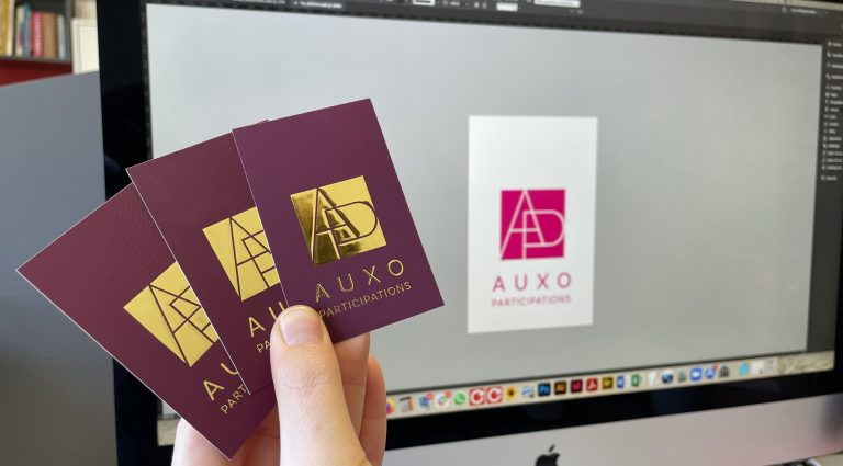 Comme Auxo, confiez la création de votre carte de visite à notre agence de communication SO'comm.